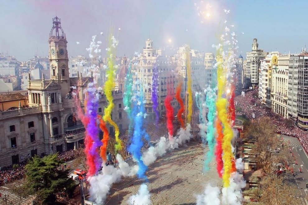 Renfe Initiates Promotional Campaign for Travel to Valencia During Las Fallas