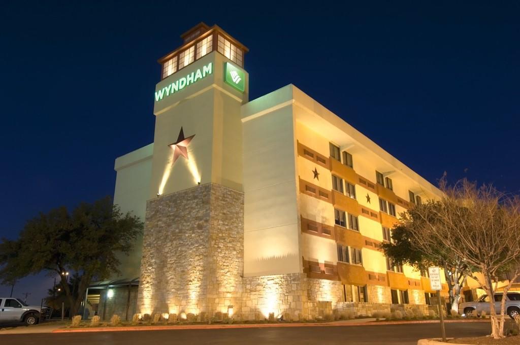 Wyndham Rewards Launches New Experience Platform and Partners with Applebee’s
