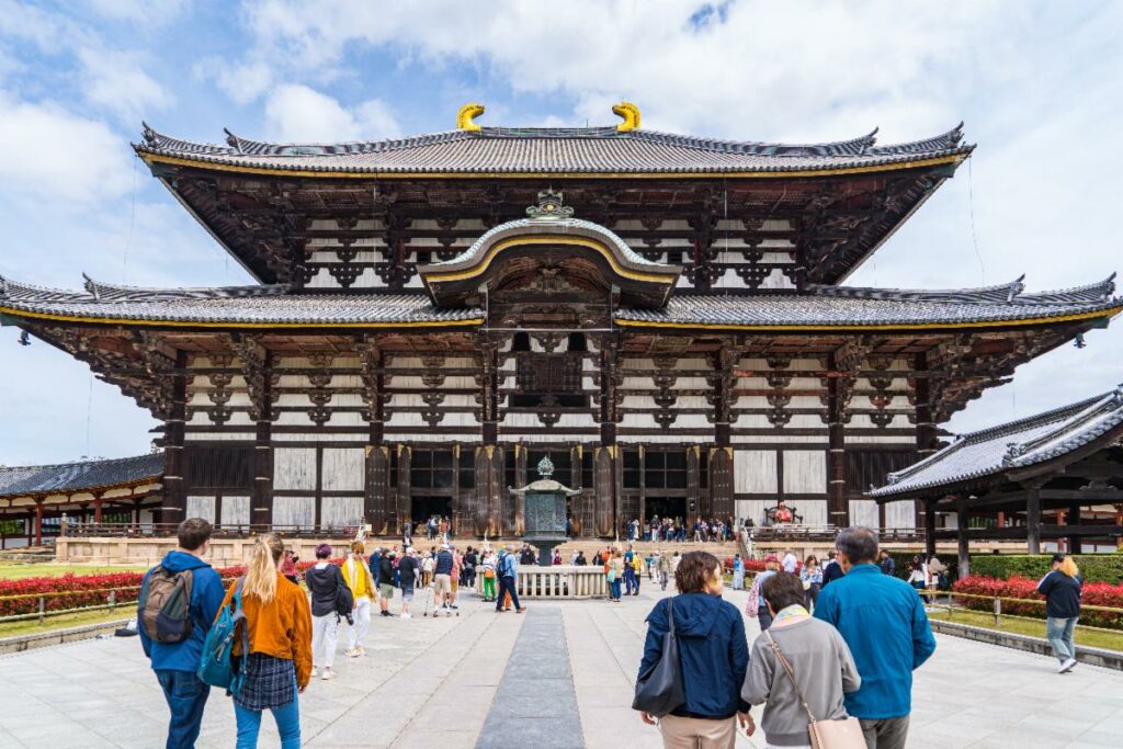Significant Rise in Foreign Arrivals to Japan in April 2025