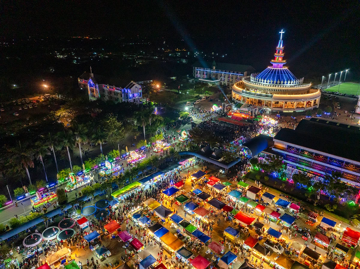 TAT Enhances Sakon Nakhon Christmas Star Parade to Global Recognition