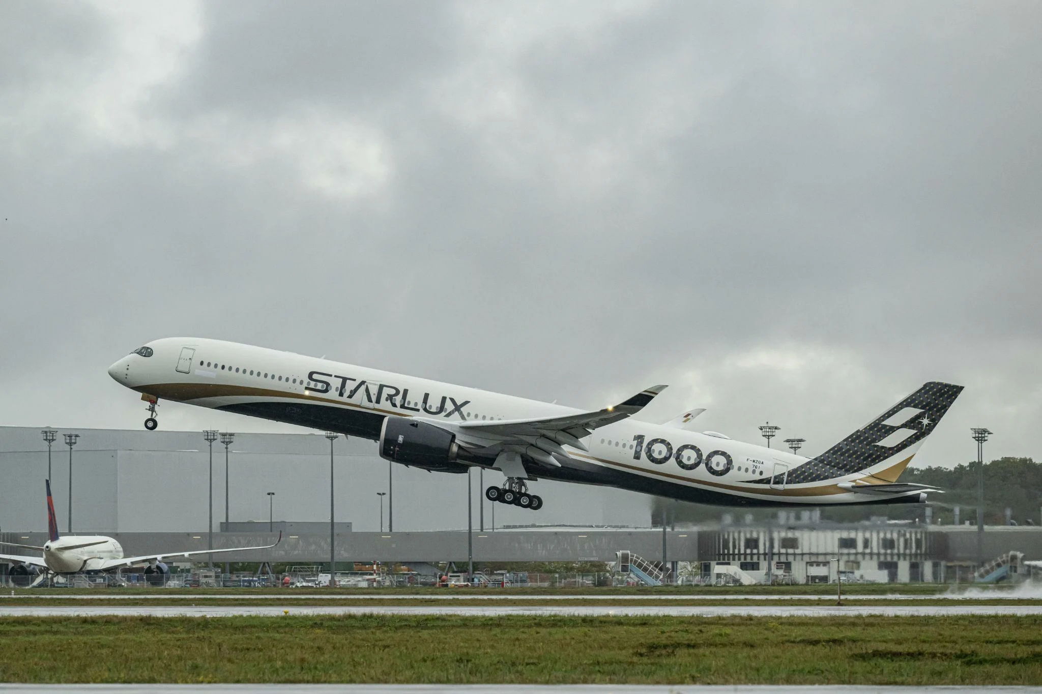 STARLUX Airlines Takes Delivery of First A350-1000