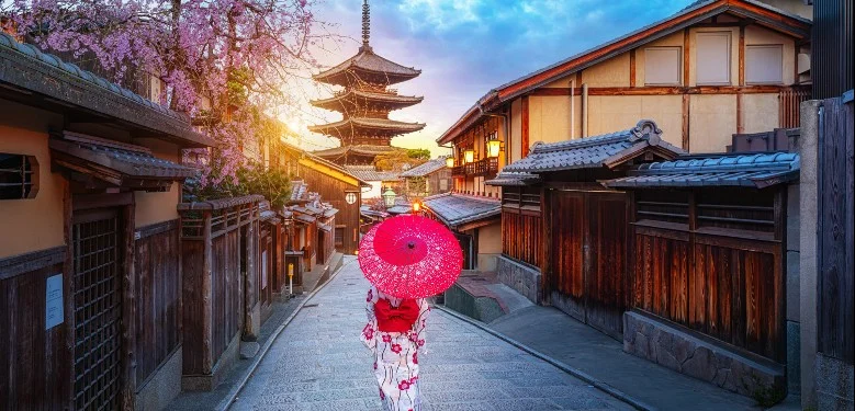 Dramatic Decline in Chinese Tourists Visiting Japan