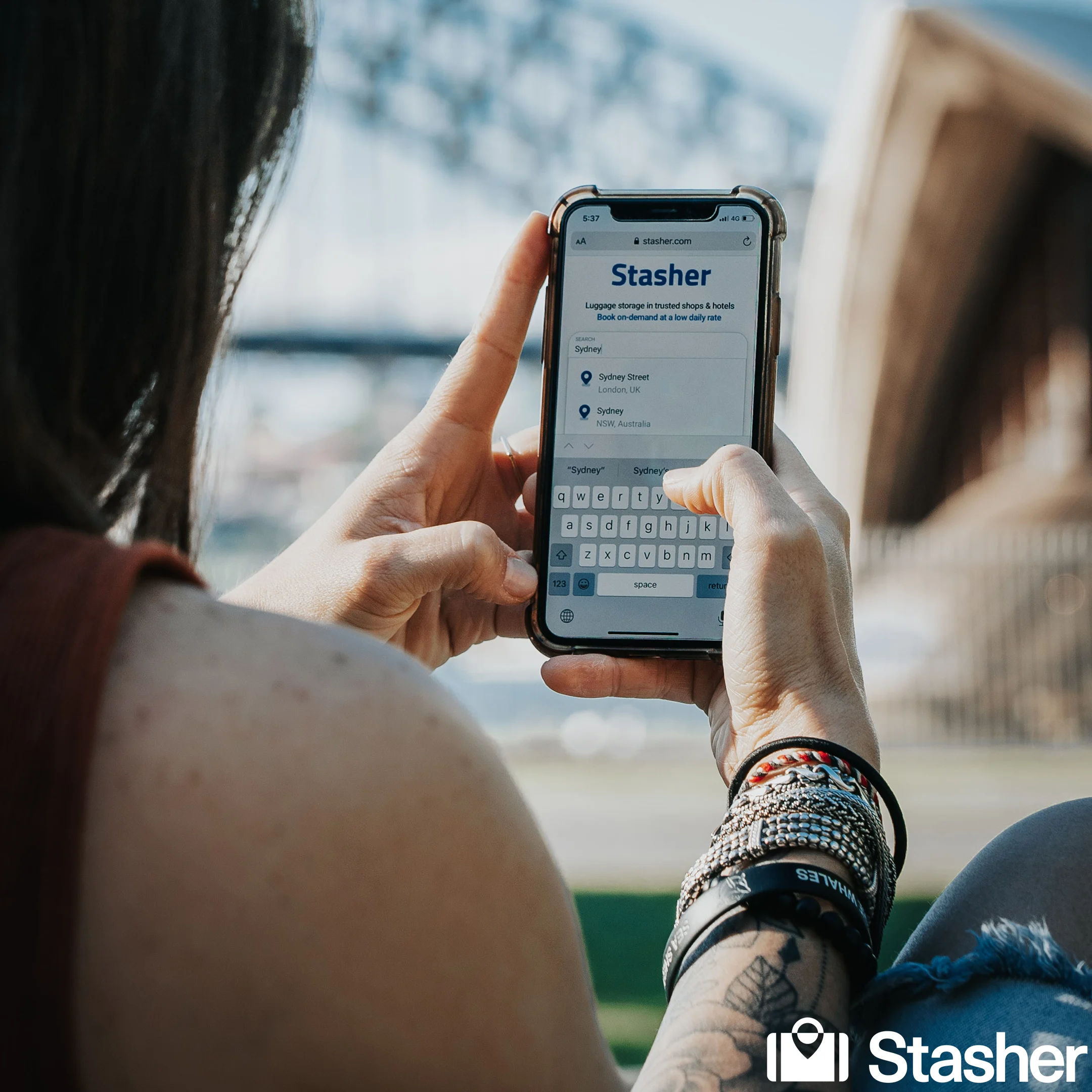 Stasher Collaborates with Victoria Coach Station for Luggage Storage